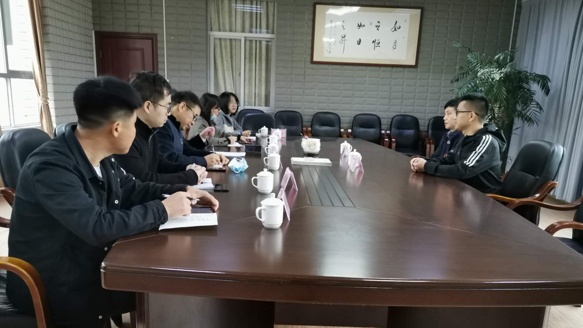 座谈会.jpg 座谈会.jpg